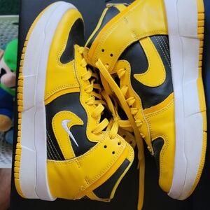 Nike Kids Sneakers in Yellow and Black